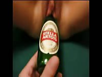Closeup insertion video recorded by amateur couple features guy shoving bottle into teens cunt